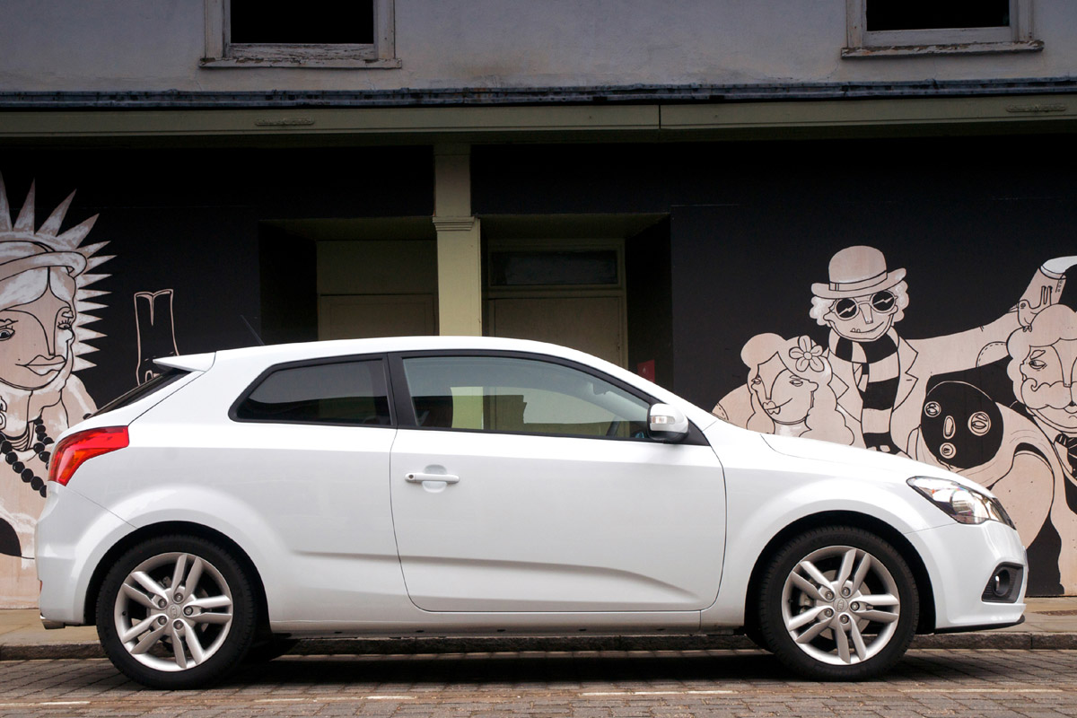 Kia Pro_cee'd hatchback profile