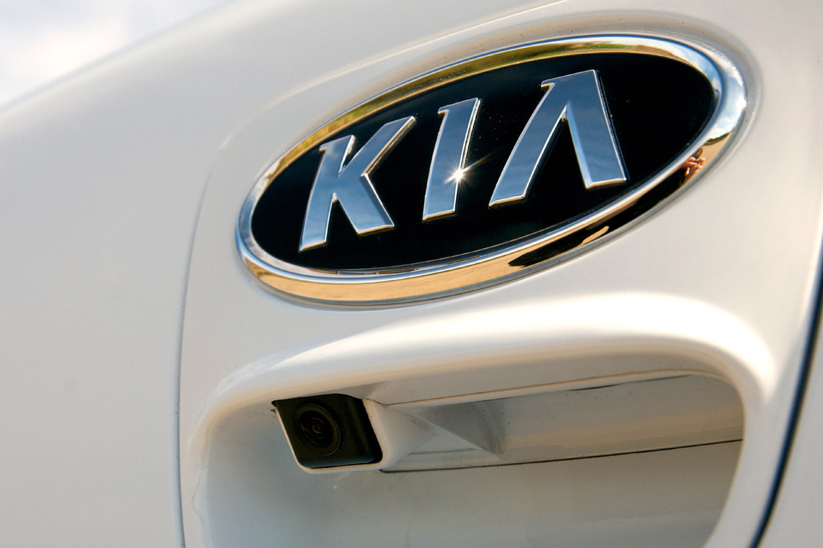 Kia Pro_cee'd hatchback badge