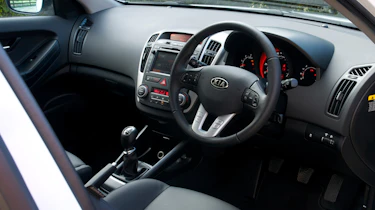 Kia Pro_cee'd hatchback dash