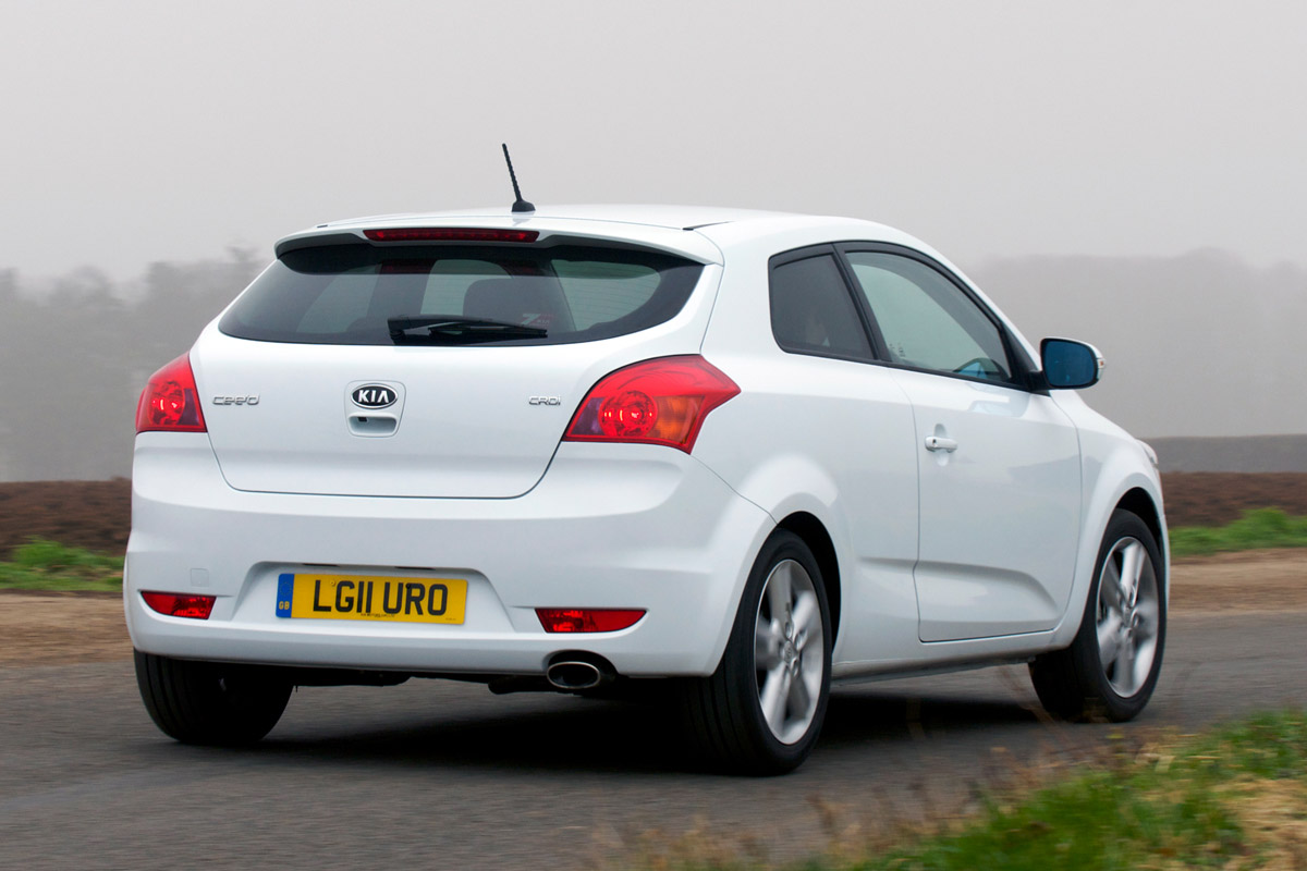 Kia Pro_cee'd hatchback rear tracking