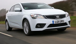 Kia Pro_cee'd hatchback front tracking