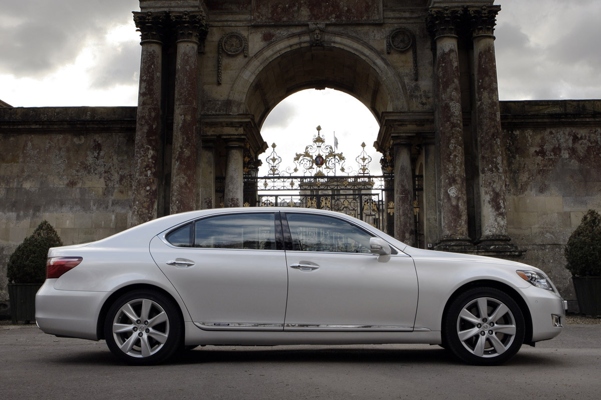 Lexus LS saloon profile
