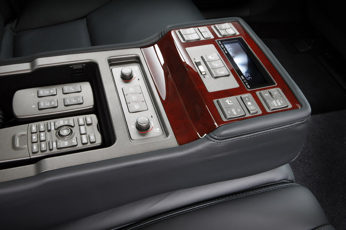 Lexus LS saloon interior detail