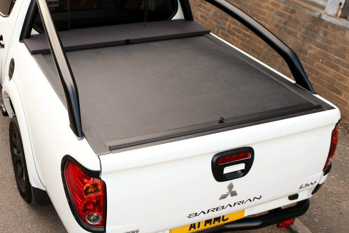 Mitsubishi L200 pickup boot