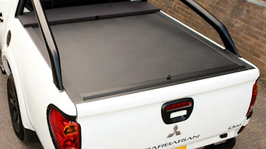 Mitsubishi L200 pickup boot