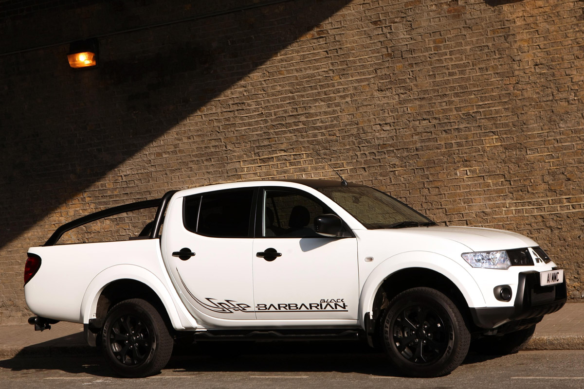 Mitsubishi L200 pickup profile