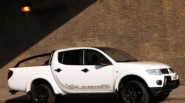 Mitsubishi L200 pickup profile