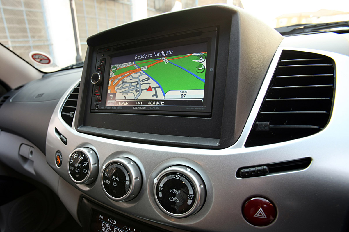 Mitsubishi L200 pickup interior detail