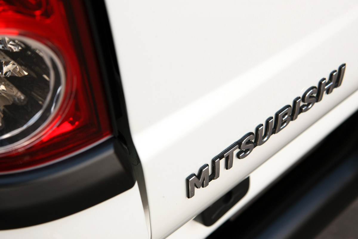 Mitsubishi L200 pickup badge
