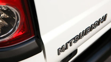 Mitsubishi L200 pickup badge