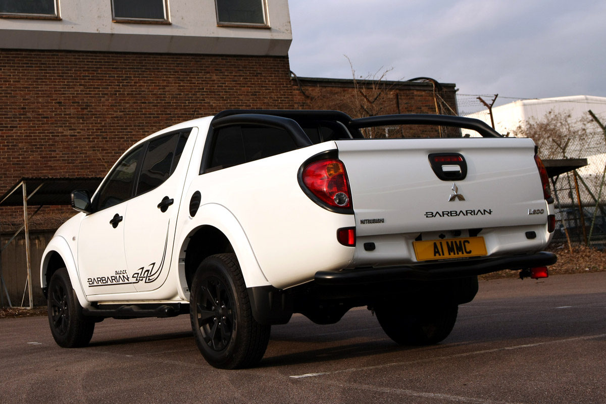 Mitsubishi L200 pickup rear