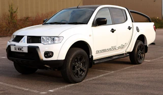 Mitsubishi L200 pickup front