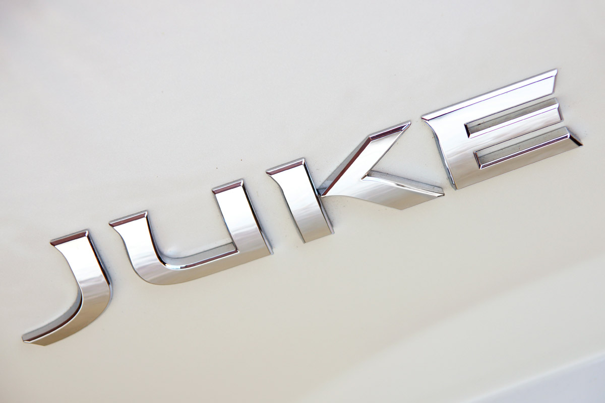 Nissan Juke mpv badge