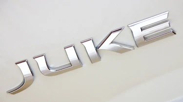 Nissan Juke mpv badge