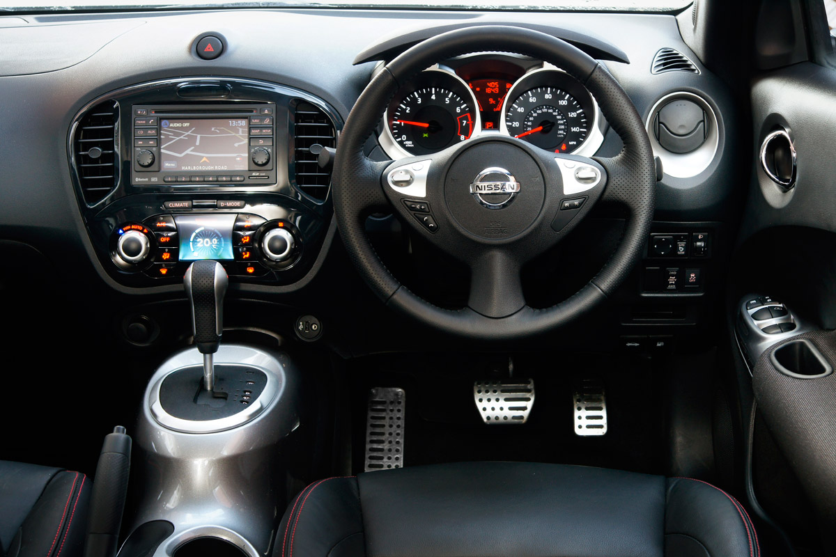 Nissan Juke mpv dash