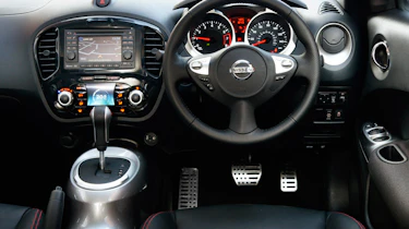 Nissan Juke mpv dash