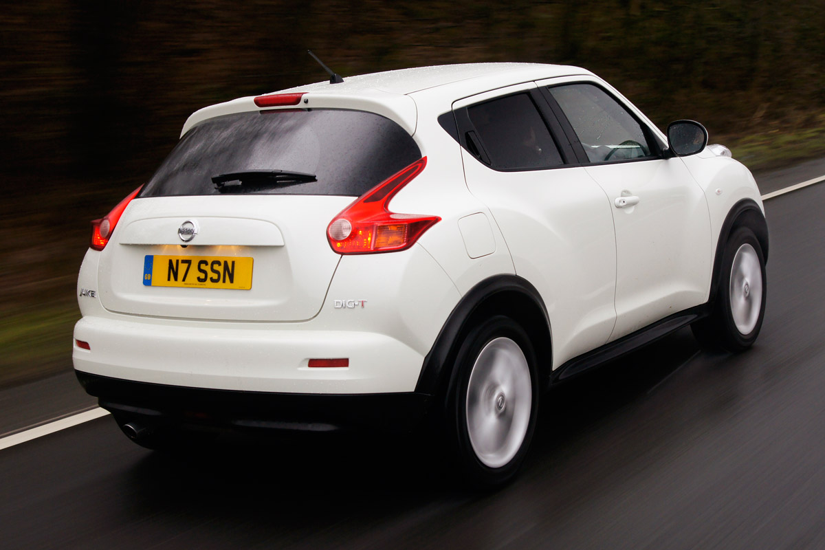 Nissan Juke mpv rear tracking