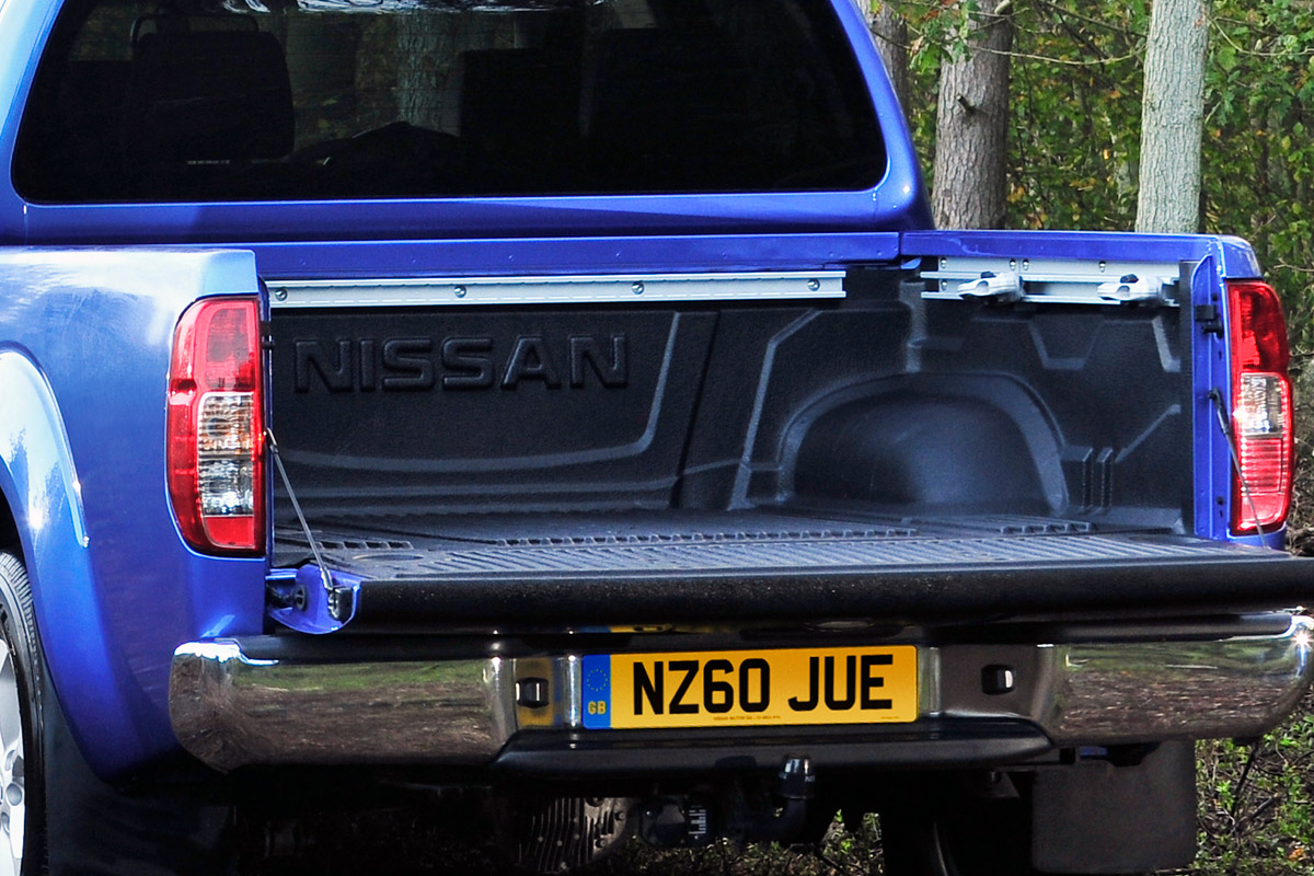 Nissan Navara pickup boot
