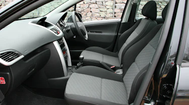 Peugeot 207 SW estate dash