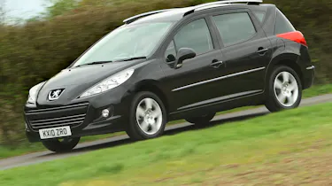 Peugeot 207 SW estate front tracking