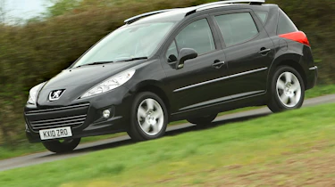 Peugeot 207 SW estate front tracking