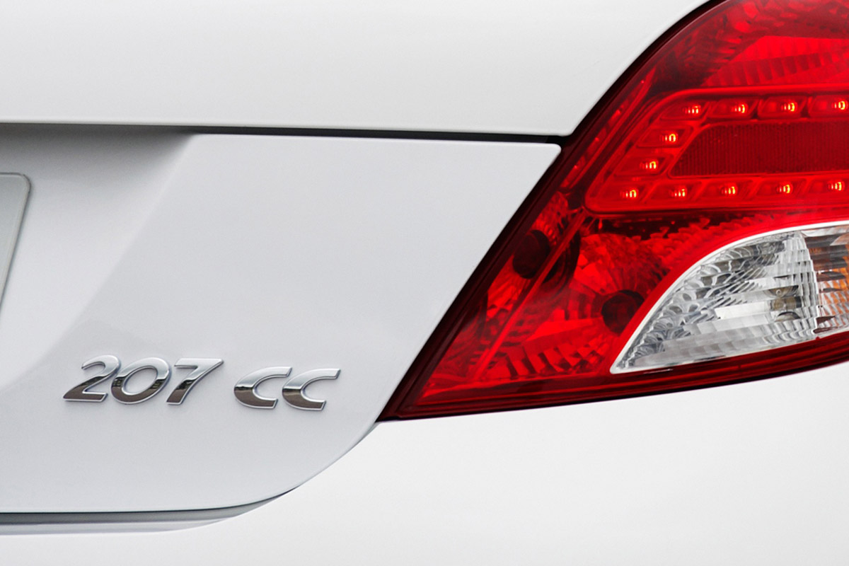 Peugeot 207CC convertible badge