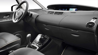 Renault Espace mpv dash