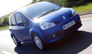 Renault Grand Modus hatchback front tracking