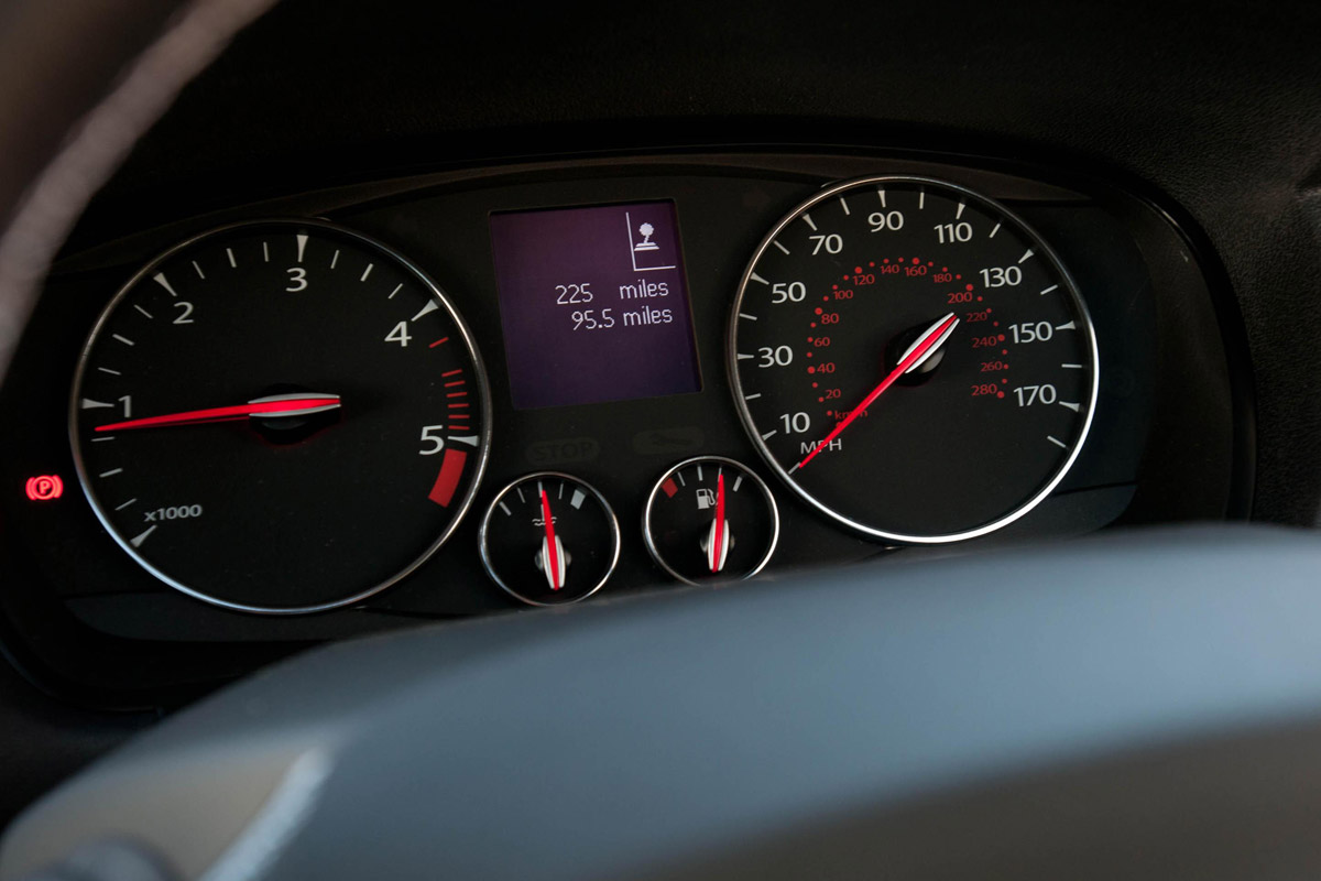 Renault Laguna hatchback interior detail