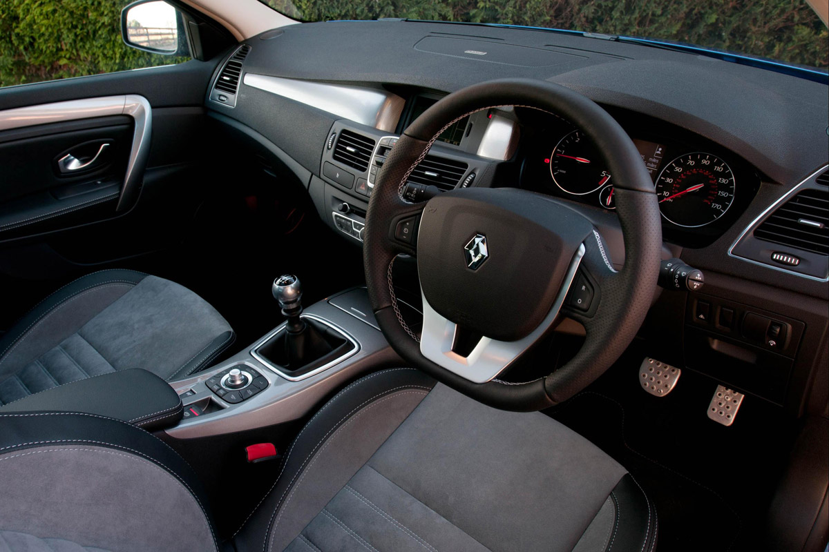Renault Laguna hatchback dash