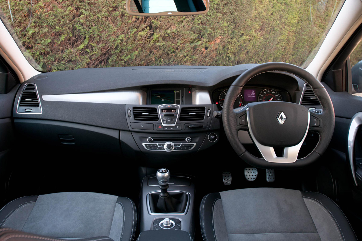 Renault Laguna Sport Tourer estate dash