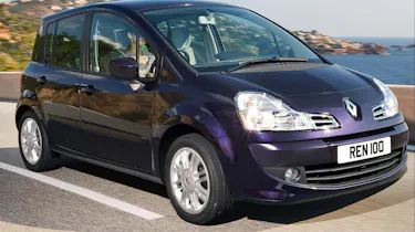 Renault Modus hatchback front tracking
