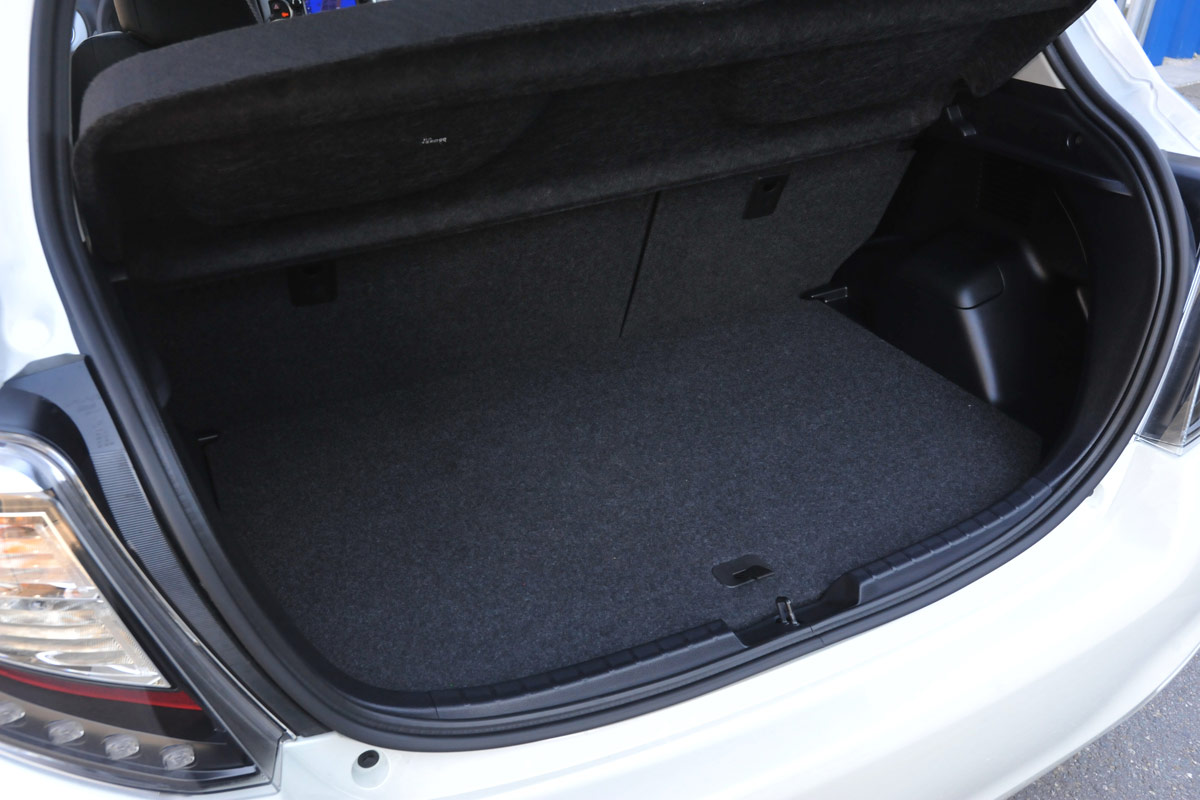 Toyota Yaris Hybrid boot