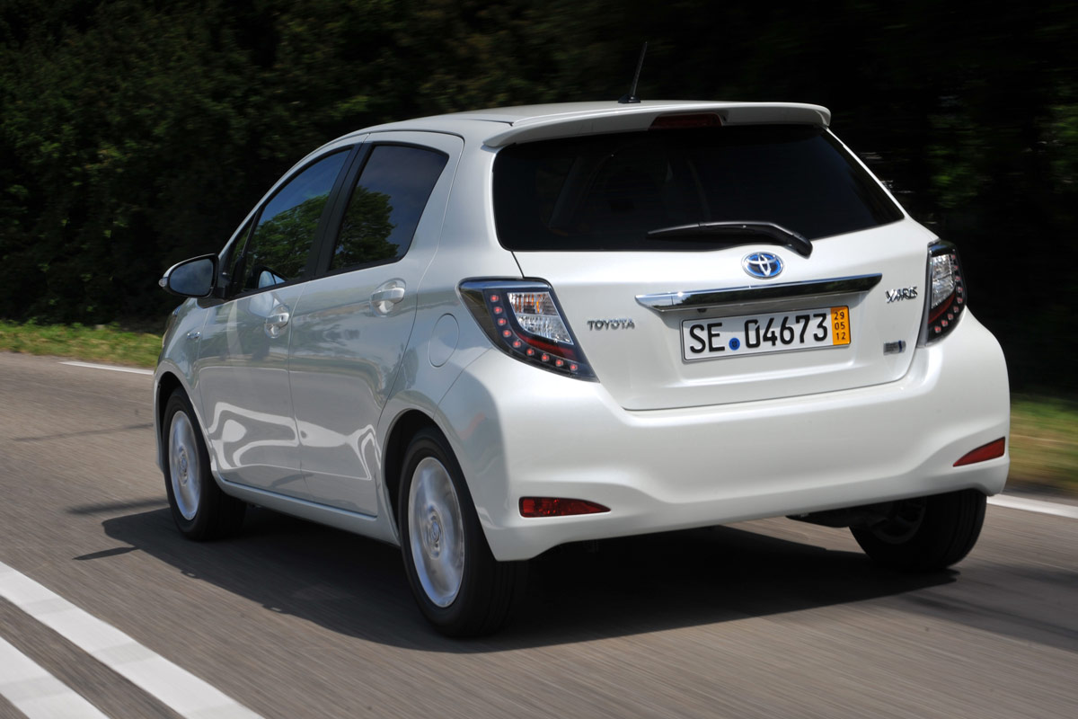 Toyota Yaris Hybrid rear tracking