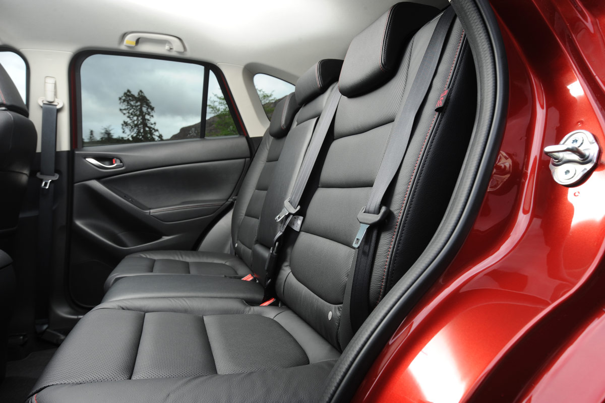 Mazda CX-5 2.2 D rear seats