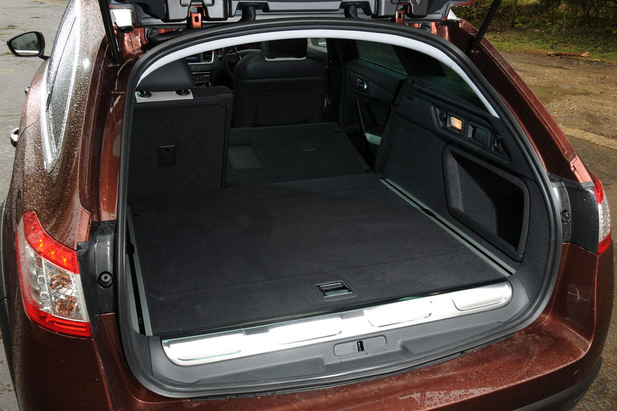 Peugeot 508 RXH HYbrid4 boot
