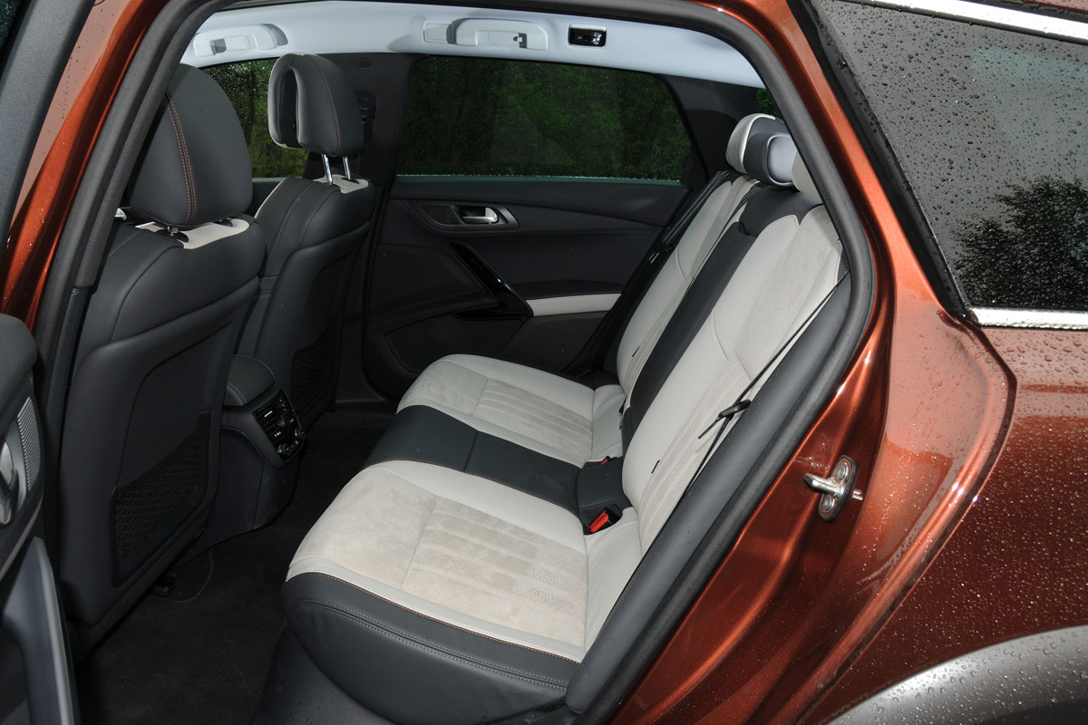 Peugeot 508 RXH HYbrid4 rear seats