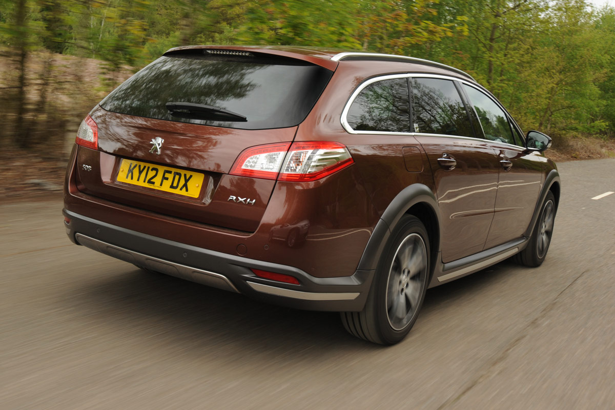 Peugeot 508 RXH HYbrid4 rear tracking