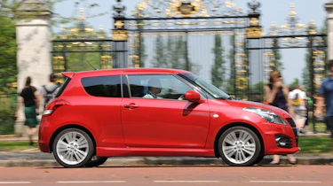 Suzuki Swift Sport panning