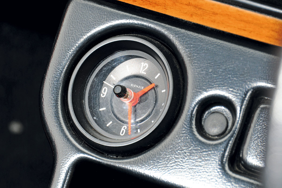 Ford Escort Mexico dials