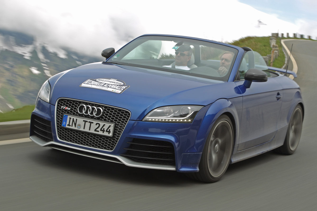 Audi TT RS Plus Roadster front tracking