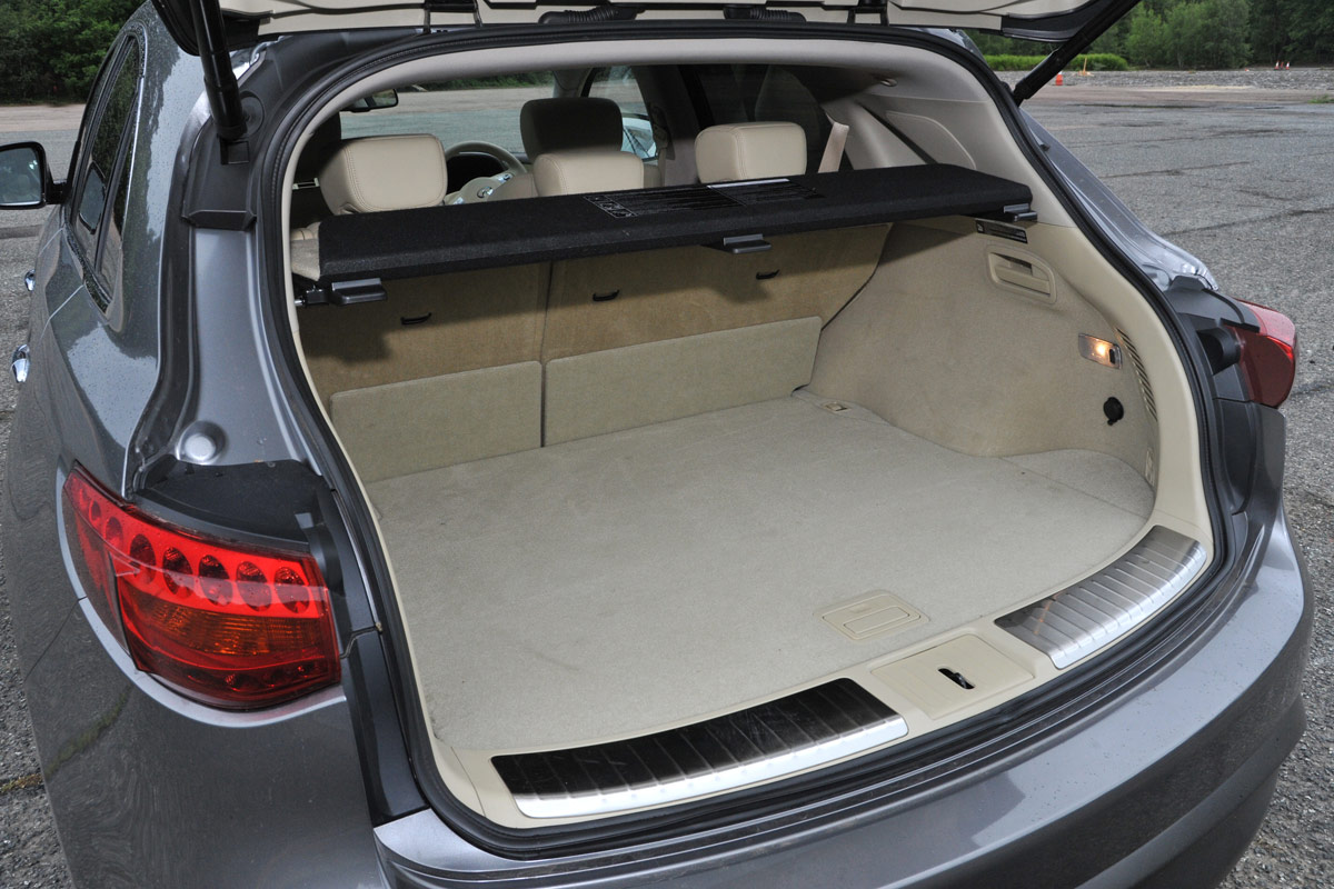 Infiniti FX 30d S boot