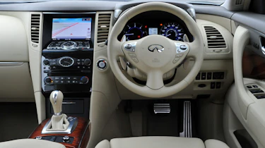 Infiniti FX 30d S dash