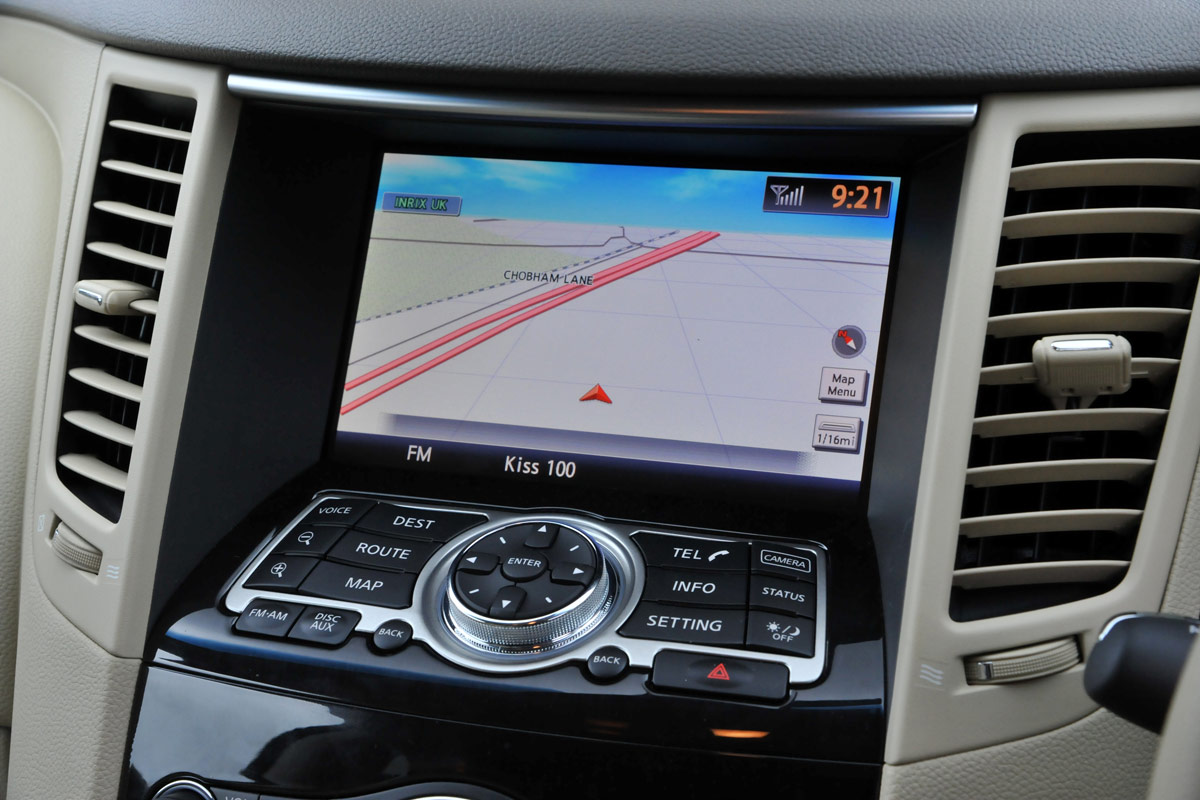Infiniti FX 30d S sat-nav