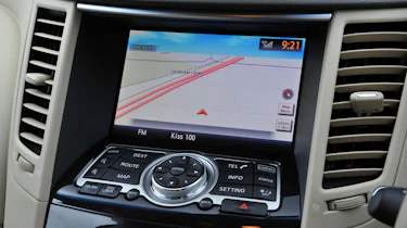 Infiniti FX 30d S sat-nav