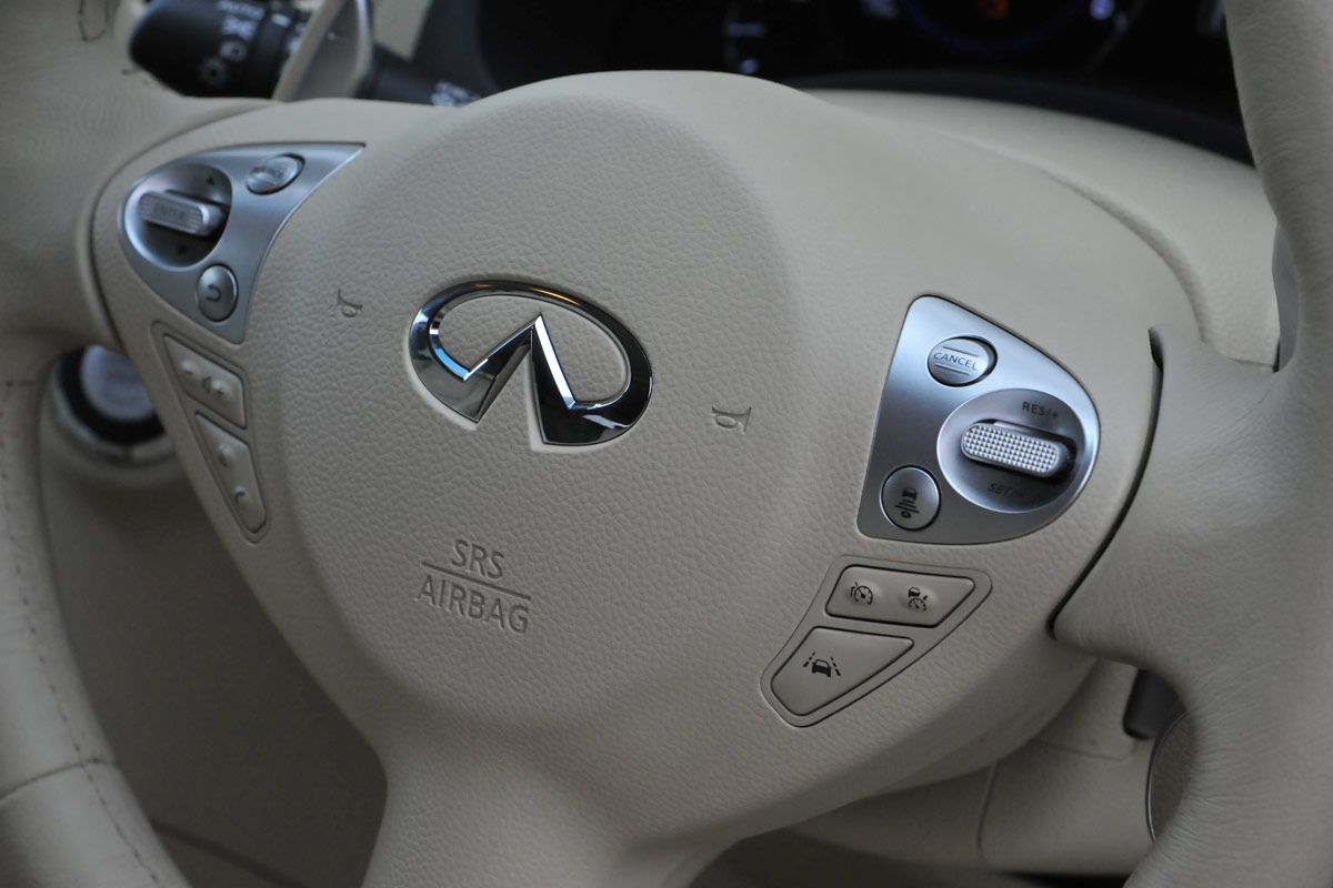 Infiniti FX 30d S detail