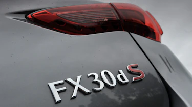 Infiniti FX 30d S badge
