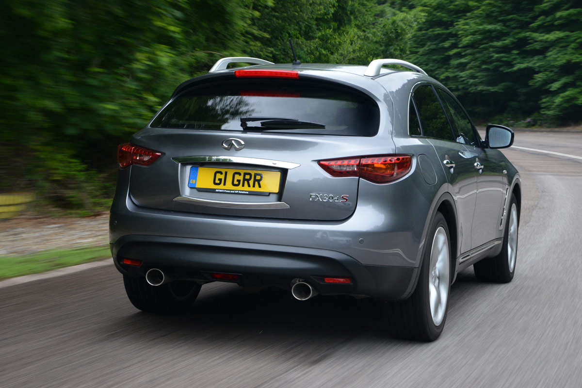 Infiniti FX 30d S rear tracking