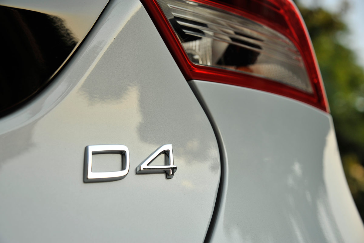 Volvo V40 D4 badge