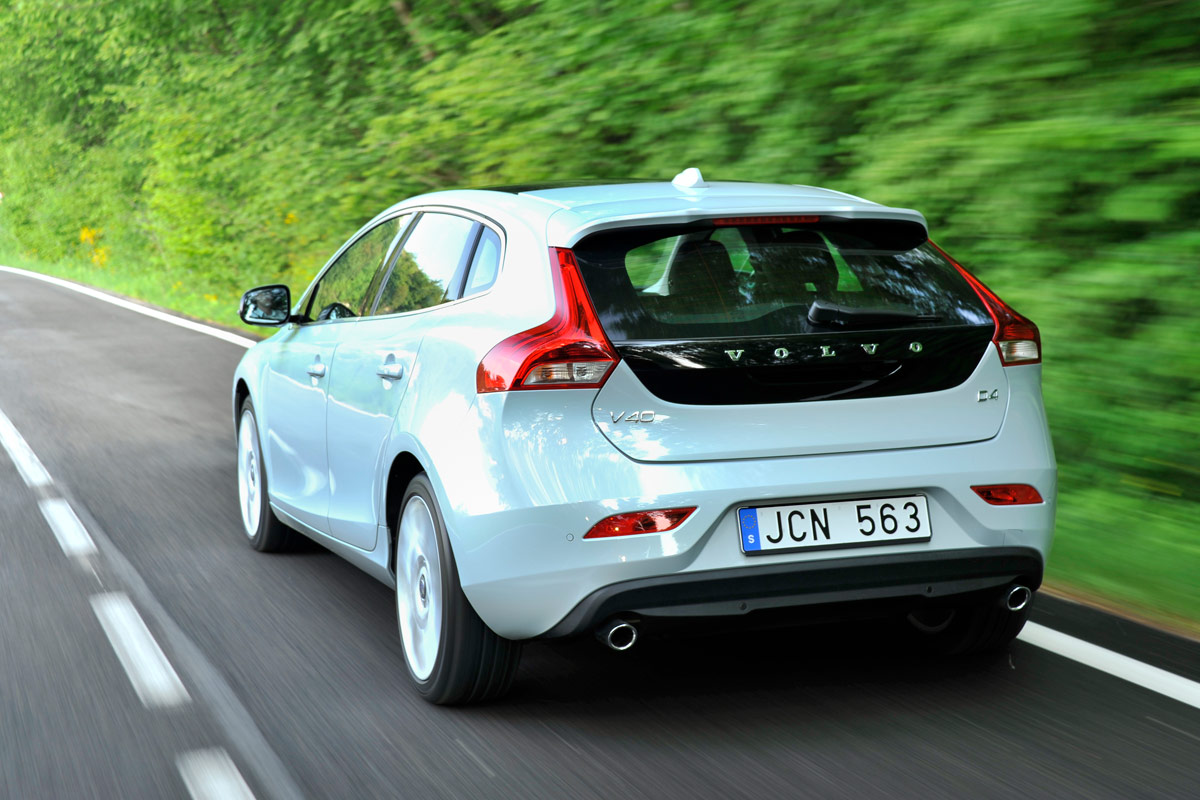 Volvo V40 D4 rear tracking